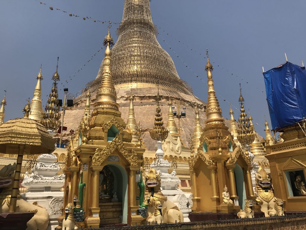 ミャンマーヤンゴンのシュエダゴンタバダ