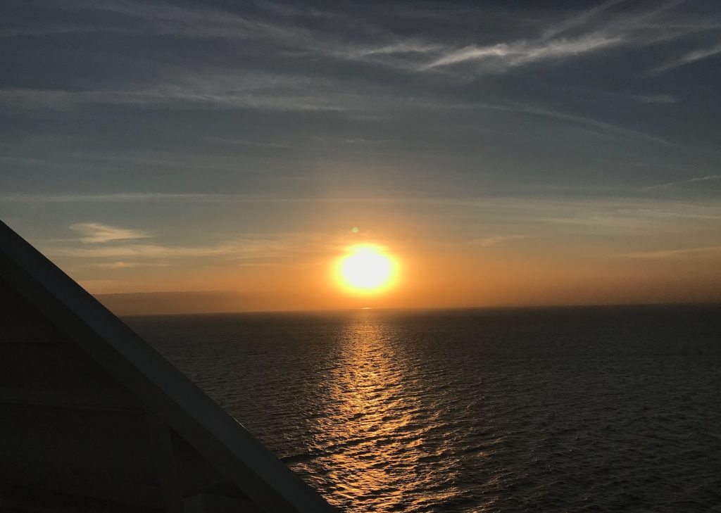 船から見える夕日が超綺麗