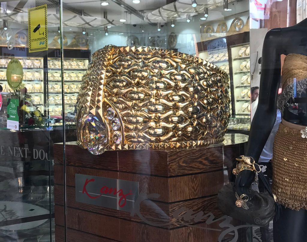 世界最大級の金の指輪