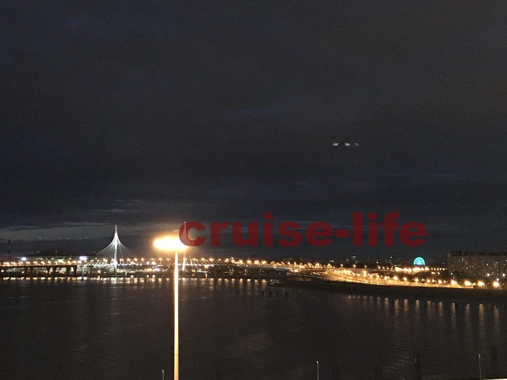 ロシアの港からの夜景