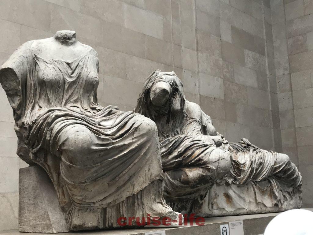 大英博物館に展示されている破風のレリーフ