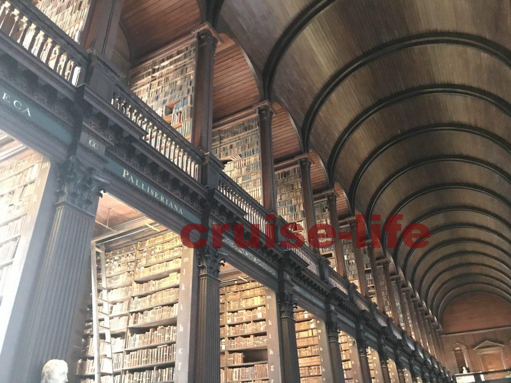 ダブリンのトリニティカレッジ図書館